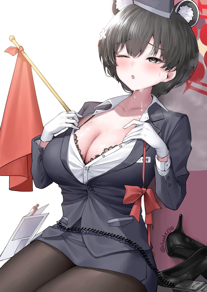 春日ツバキ